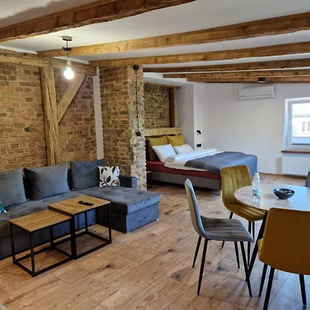 Krzywa Apartment *